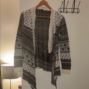 Women's Black and White Patterned Sweater